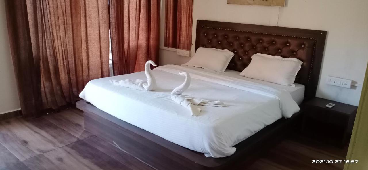 Sunset & Waves Resort, Mandrem Beach מראה חיצוני תמונה